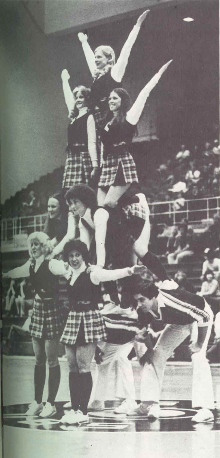 A brief History of Cheerleading, Cheerleaders and their Uniforms - HubPages